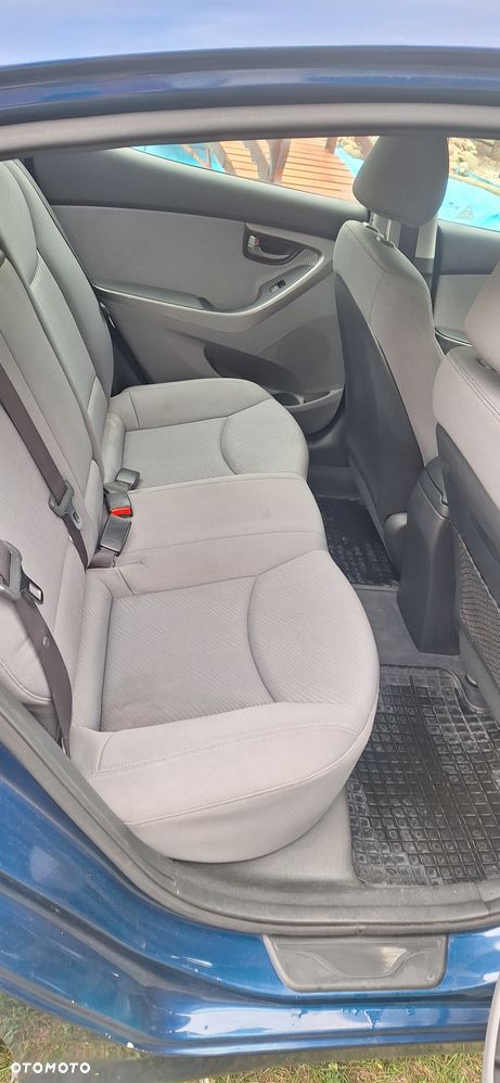 Hyundai Elantra - 10