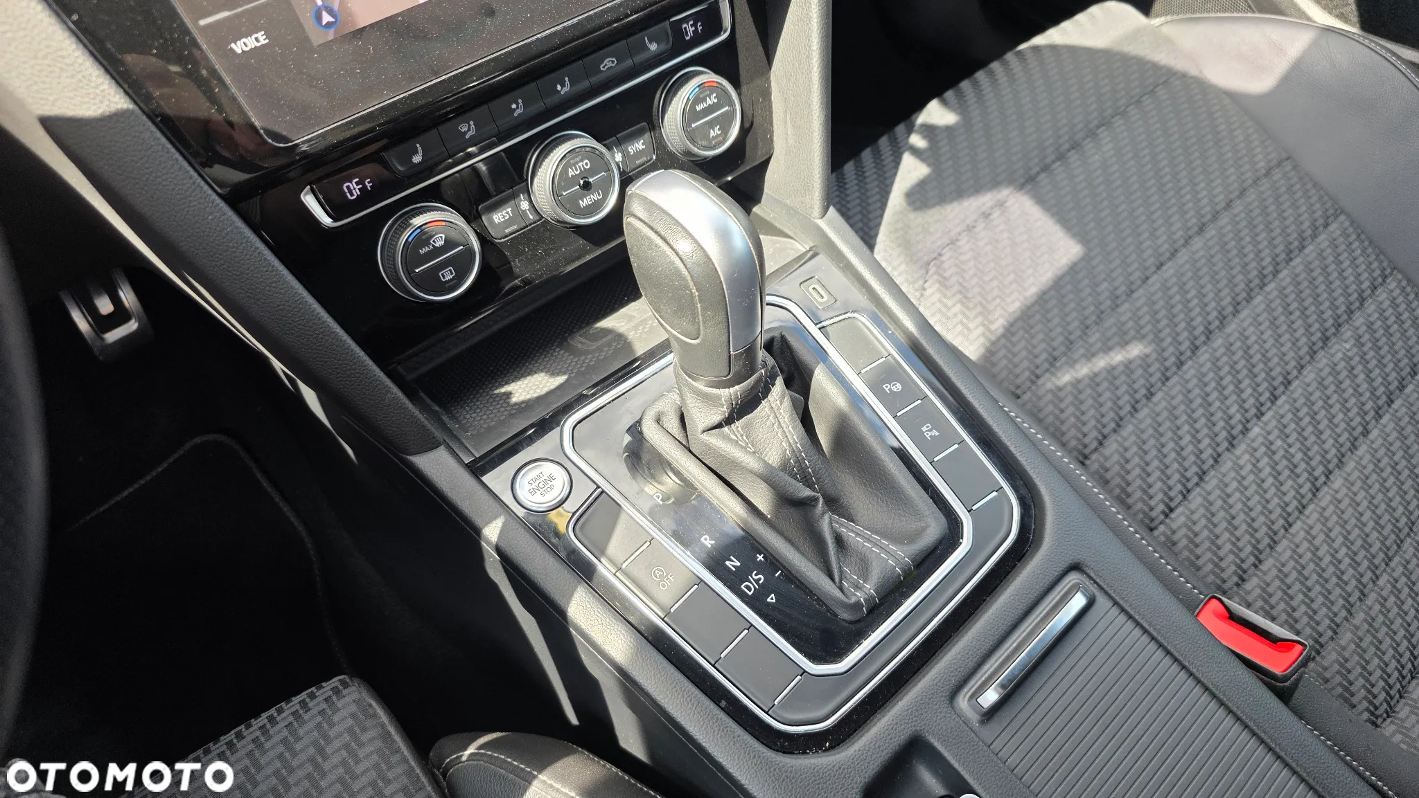 Volkswagen Passat Variant 2.0 TDI SCR DSG R-Line - 37