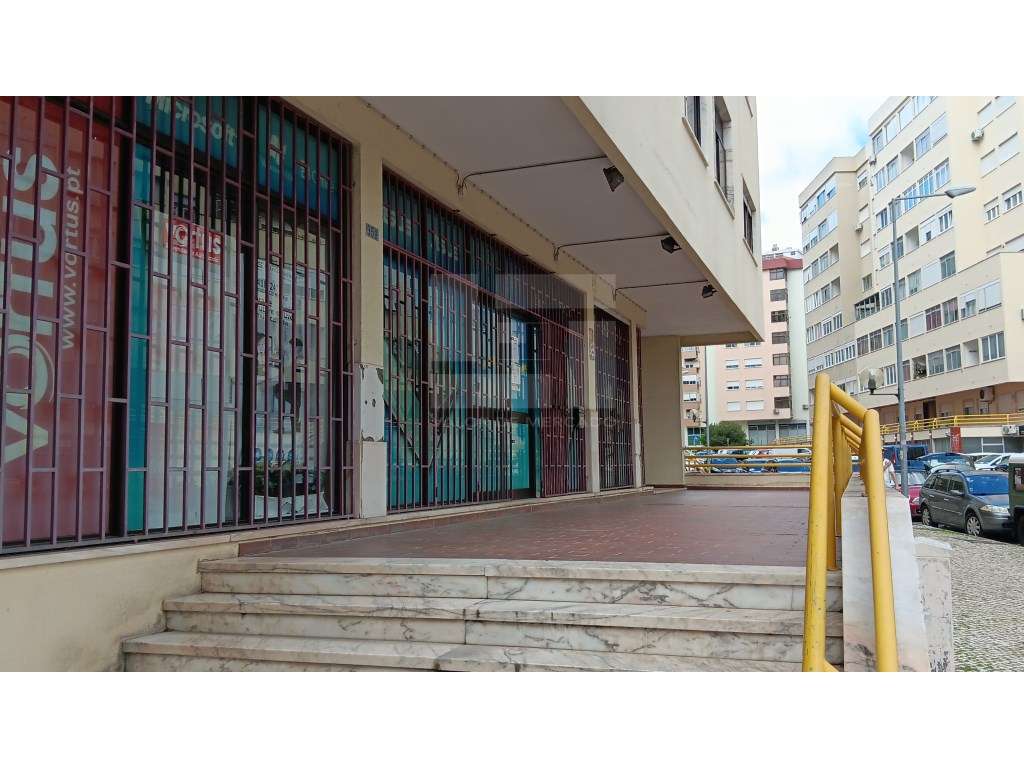 Loja com 300m2 em Benfica - Grande imagem: 2/20