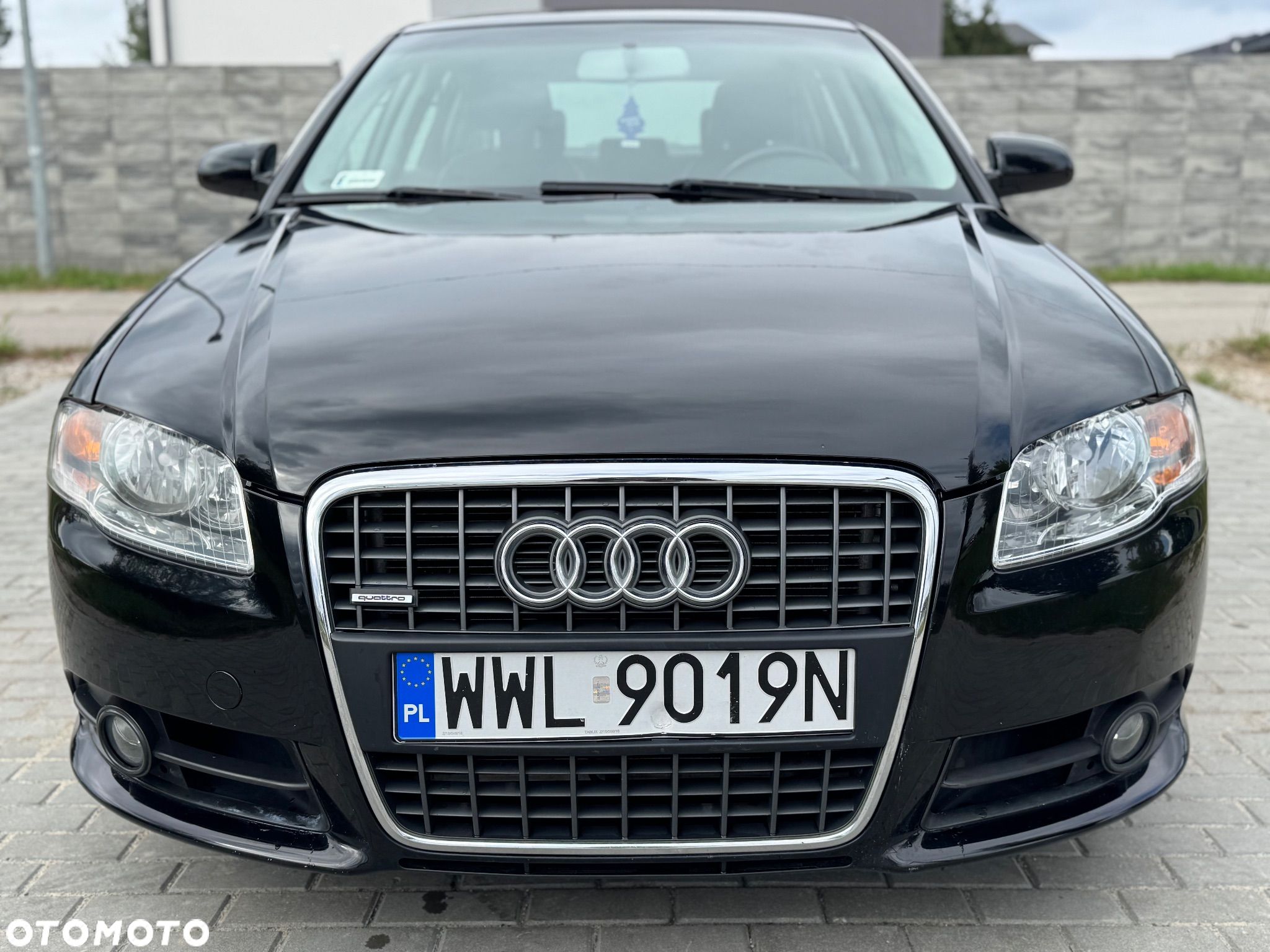 Audi A4 ver-2-0-t-fsi-quattro - 1