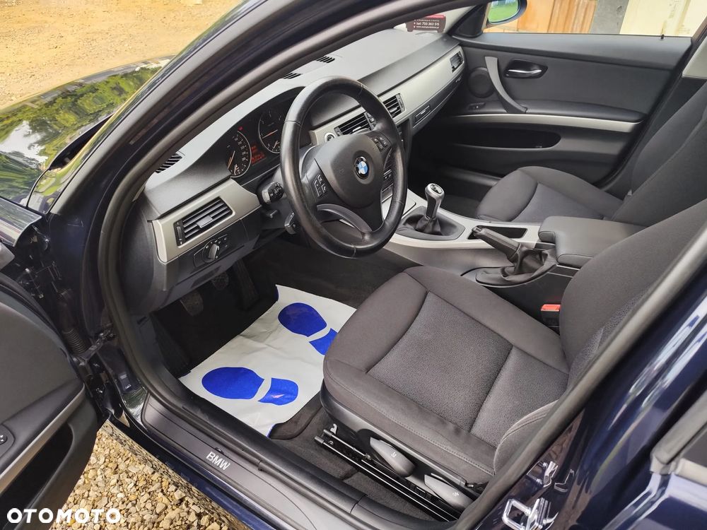 BMW Seria 3 320d DPF Touring - 12