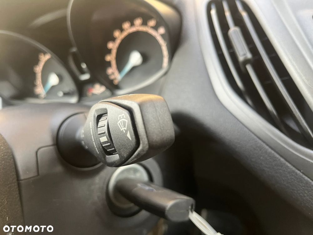 Ford transit courier - 22