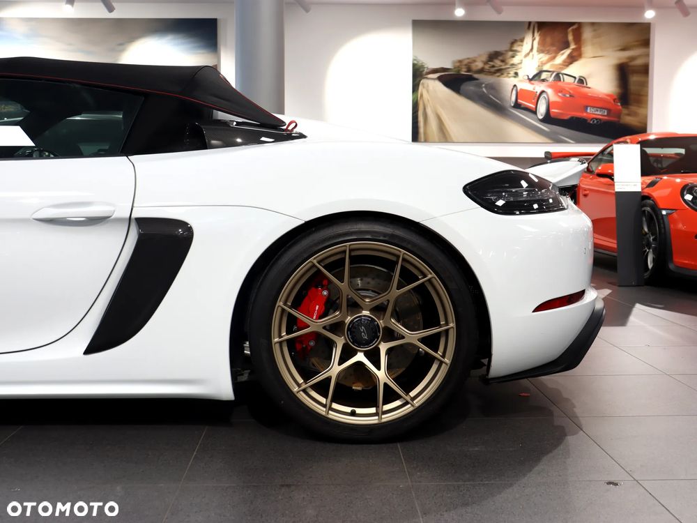 Porsche 718 Spyder - 12