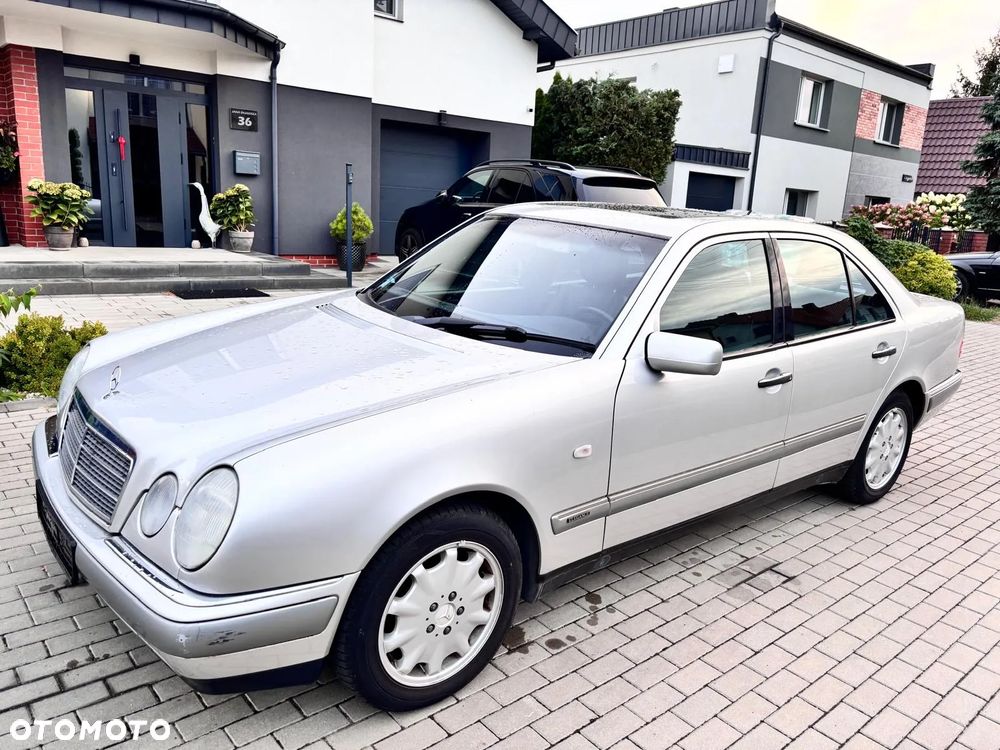 Mercedes-Benz Klasa E - 1