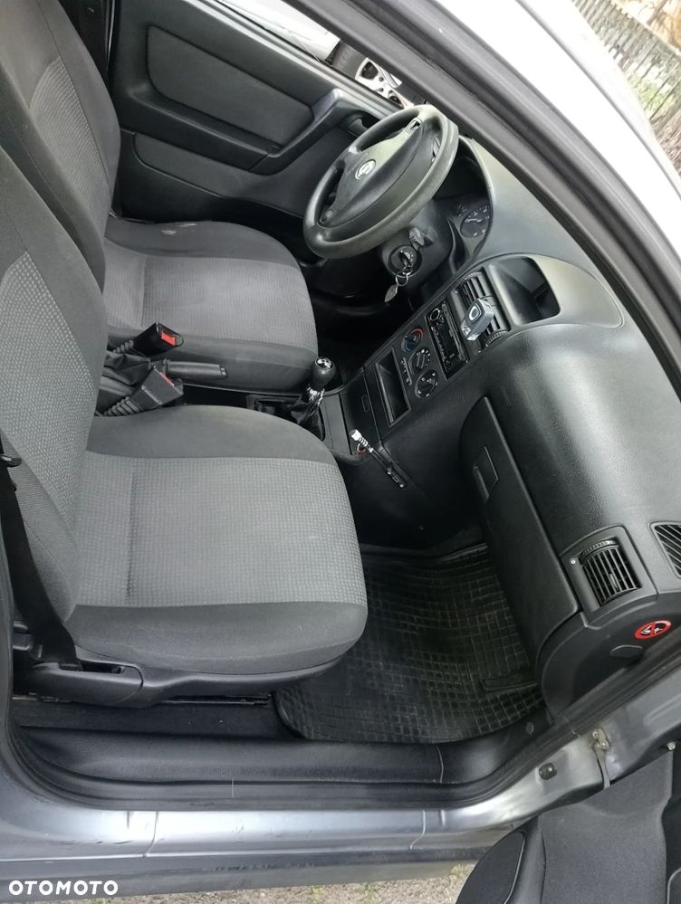 Opel Astra 1.6 Start - 11