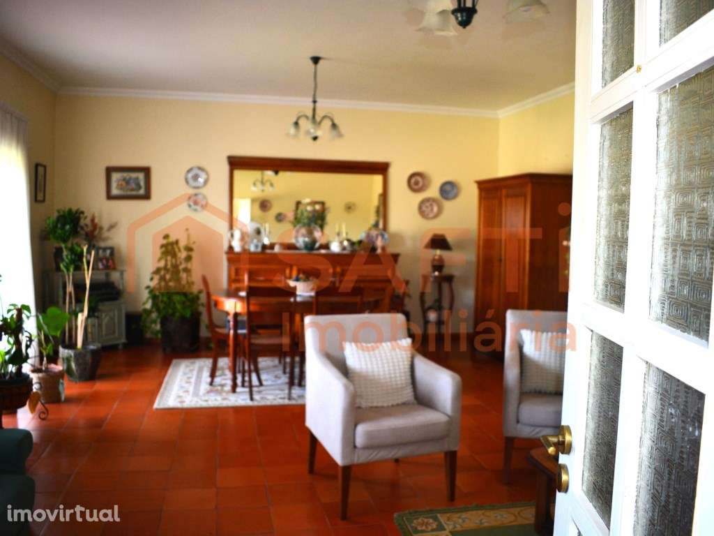 Moradia T3 + T2 com Garagem e piscina - Grande imagem: 3/51