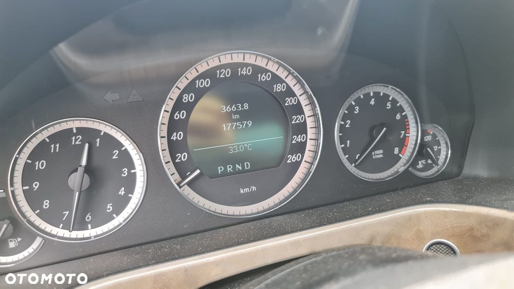Mercedes-Benz Klasa E 250 CGI BlueEFFICIENCY 7G-TRONIC Avantgarde - 4