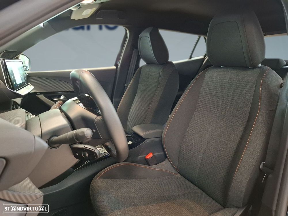 Peugeot e-2008 54 kWh Style — fotografia 9