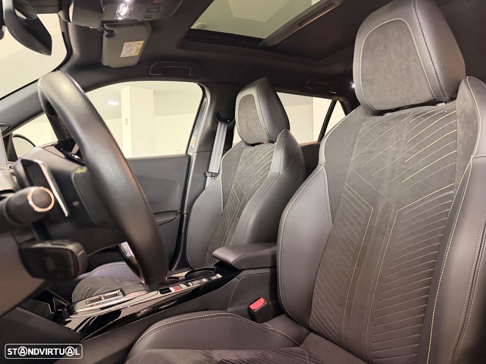 Peugeot 2008 PureTech 130 EAT8 GT - 25