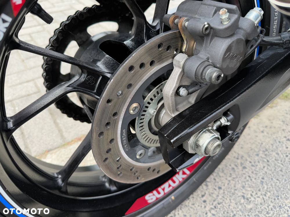 Suzuki GSX-R - 25