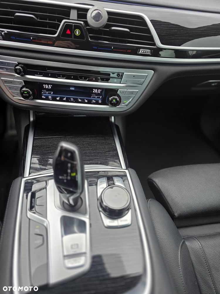 BMW Seria 7 730d xDrive - 31