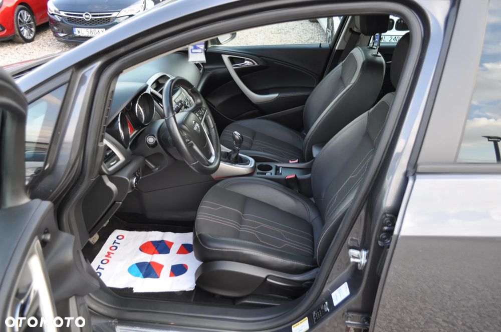 Opel Astra 1.4 Turbo 150 Jahre - 13