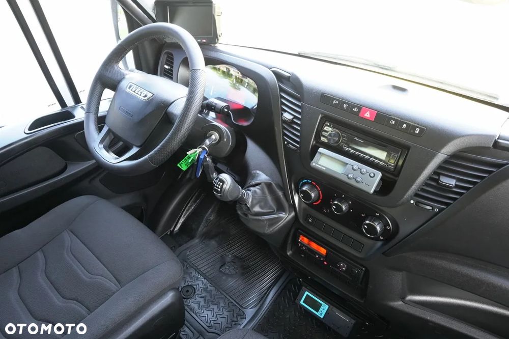 Iveco DAILY 70-150 / CHŁODNIA / AGREGAT THERMO KING V -300 MAX / BLIŹNIAK / WINDA DHOLLANDIA / AUTOMAT / 3 MIEJSCA - 30