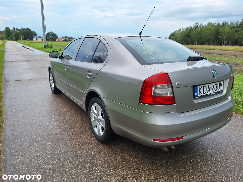 Skoda Octavia 2.0 TDI DPF Elegance DSG - 4