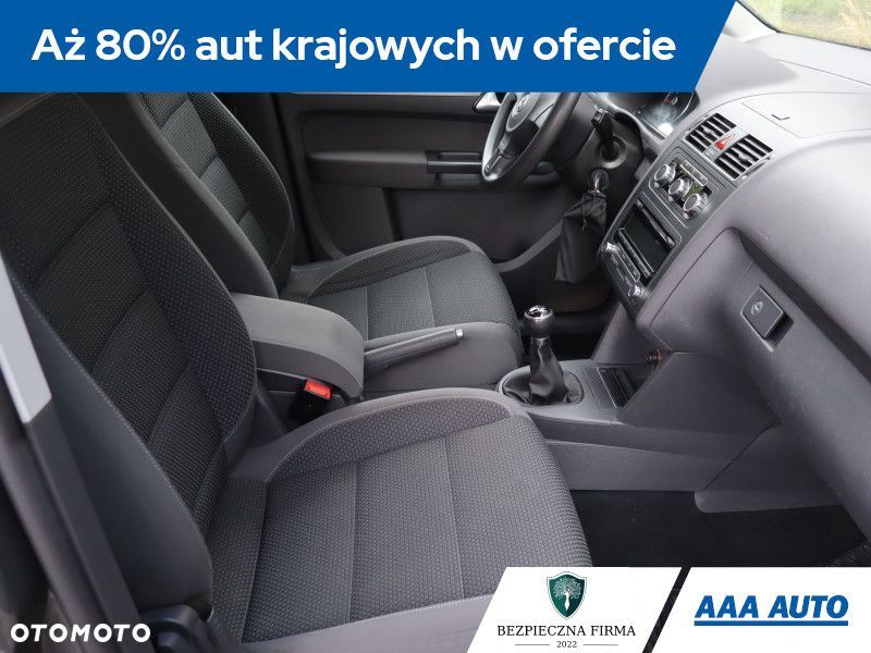 Volkswagen Touran - 10