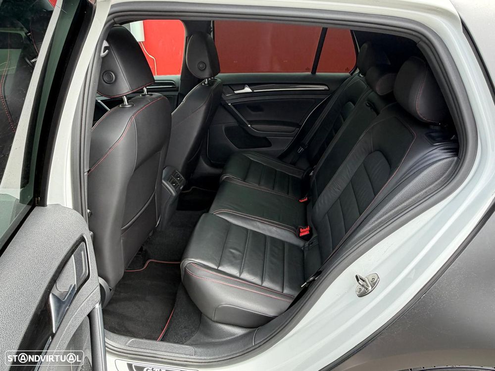 VW Golf 2.0 TSi GTi DSG Performance - 32