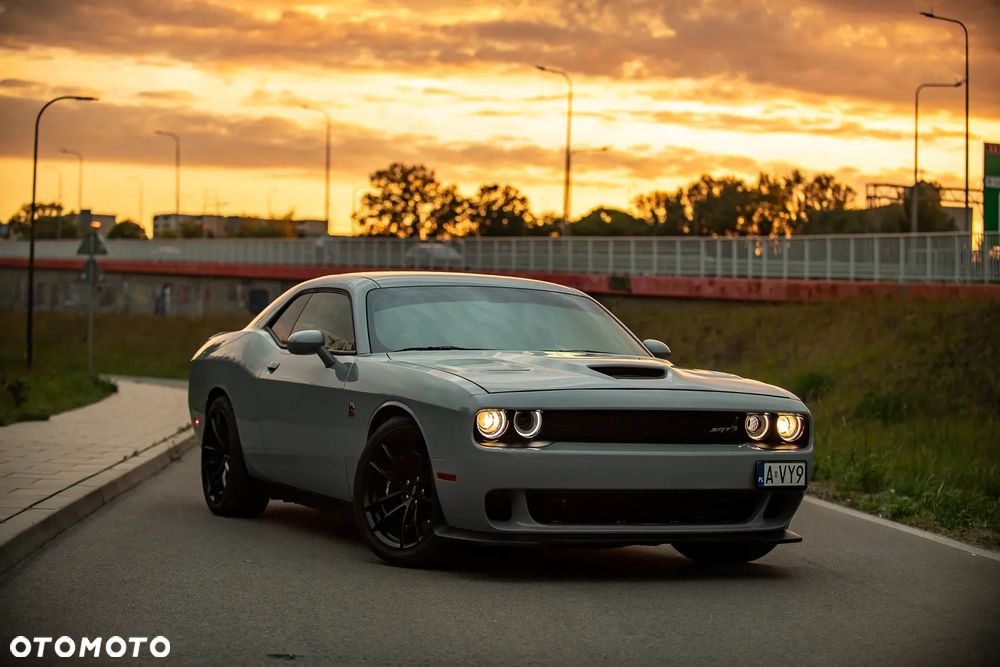 Dodge Challenger - 22