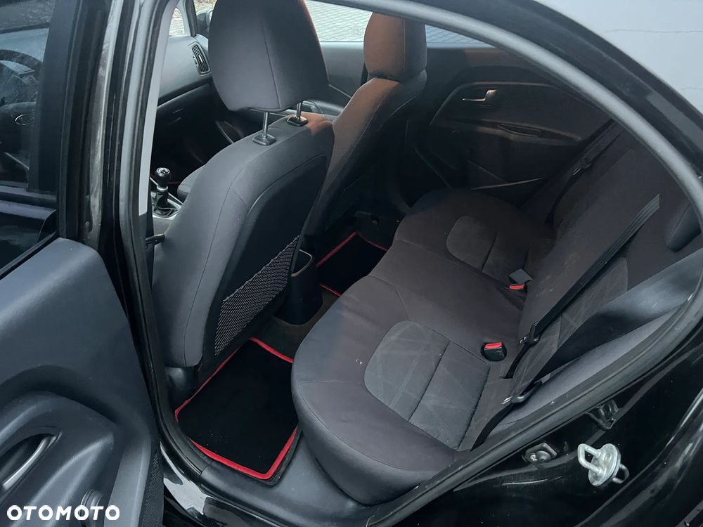 Kia Rio 1.2 Attract - 24