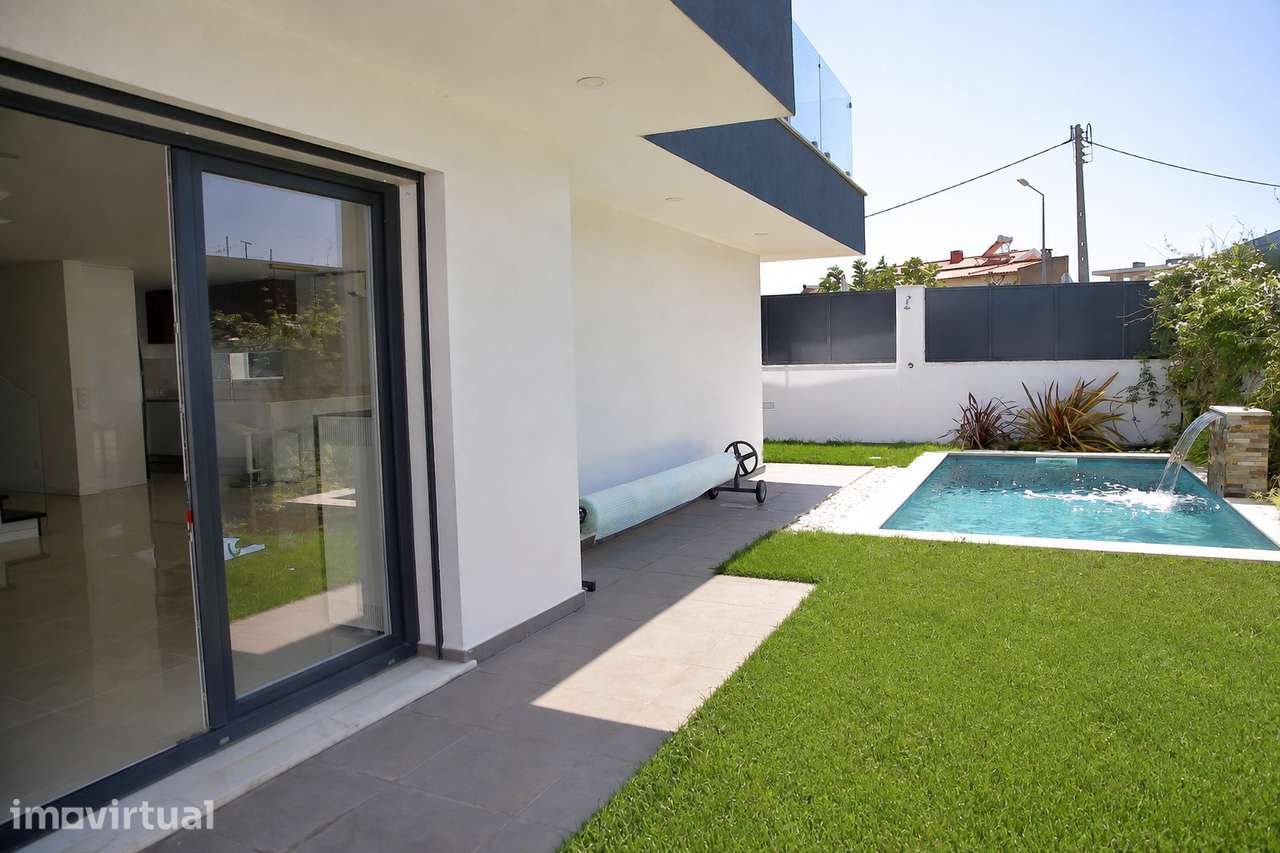Moradia T5+1 Contemporânea com Piscina | São Domingos de Rana - Grande imagem: 5/28
