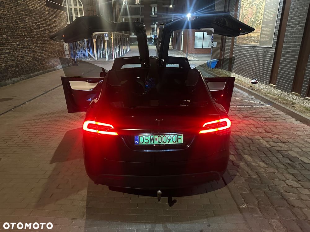 Tesla Model X - 30