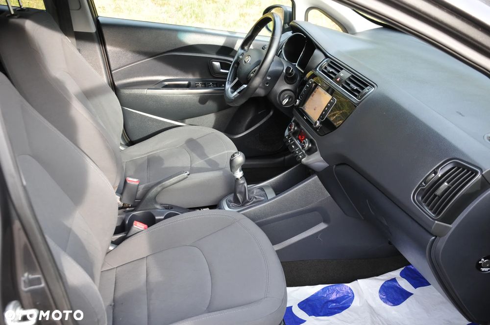 Kia Rio - 26