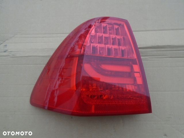 LAMPA LED LEWY TYŁ TYLNA W BŁOTNIK BMW E90 LIFT 7154153 - 1