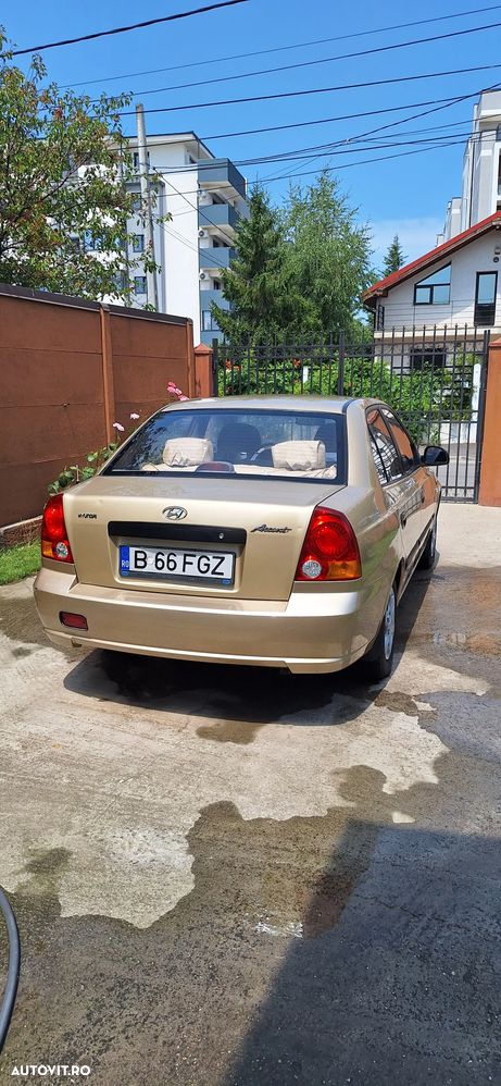 Hyundai Accent - 1