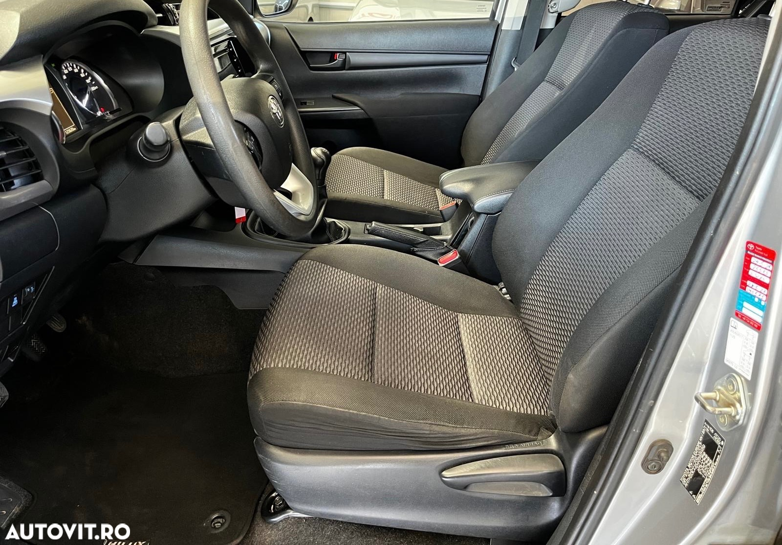 Toyota Hilux 2.4D 150CP 4x4 Double Cab 6MT Comfort - 24