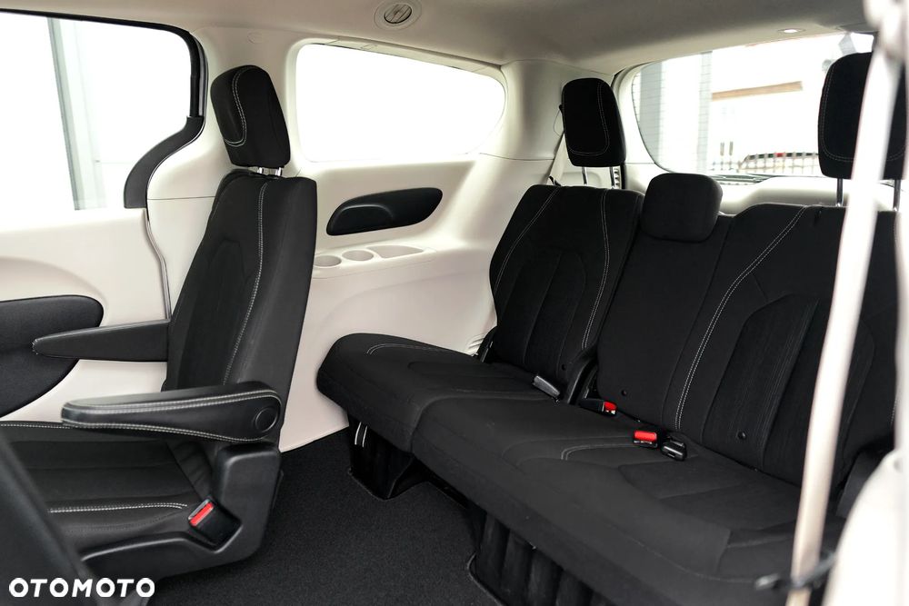 Chrysler Pacifica - 21