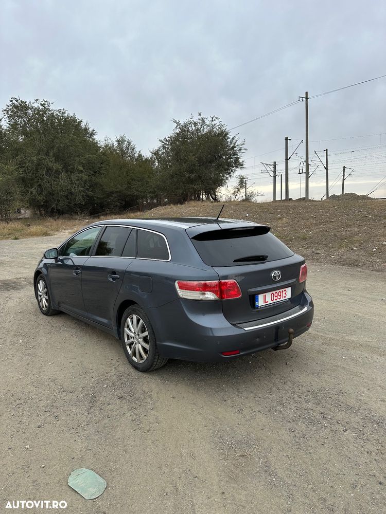 Toyota Avensis 2.2 D-4D Combi Executive - 5