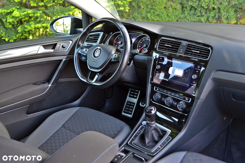 Volkswagen Golf - 22