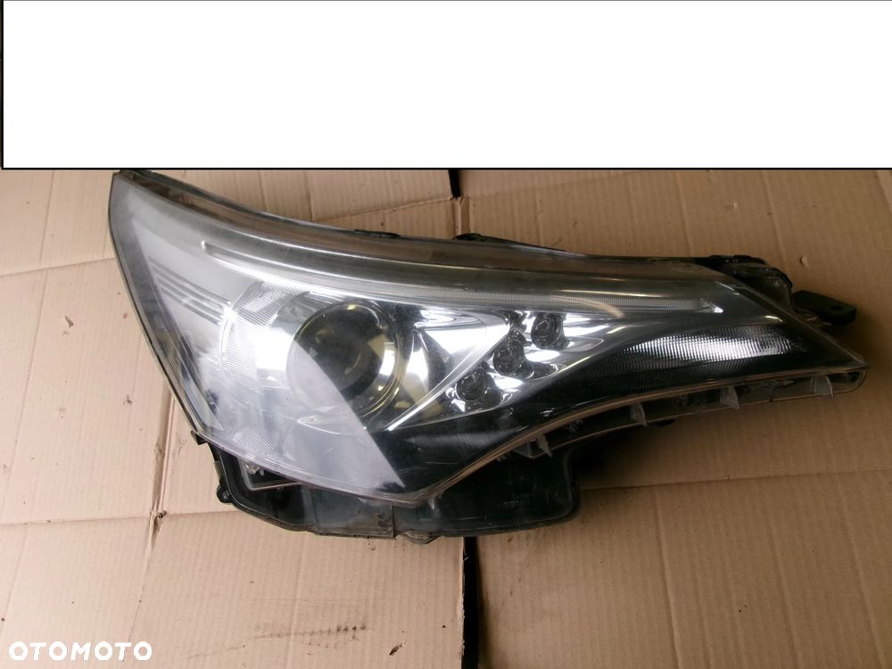LAMPA PRZÓD PRAWA LEWA  LED TOYOTA AVENSIS T27  T29 14-18 EU - 1