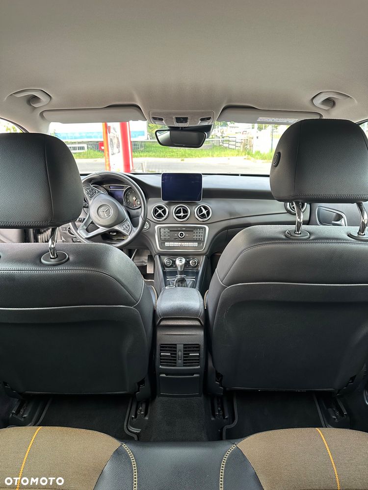 Mercedes-Benz GLA 200 - 12