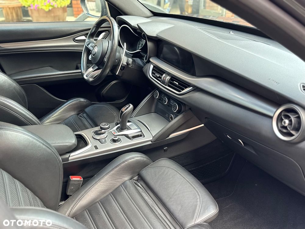 Alfa Romeo Stelvio - 15