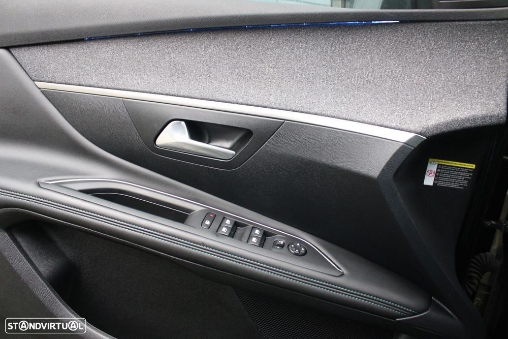 Peugeot 3008 1.2 PureTech Allure Pack EAT8 - 32