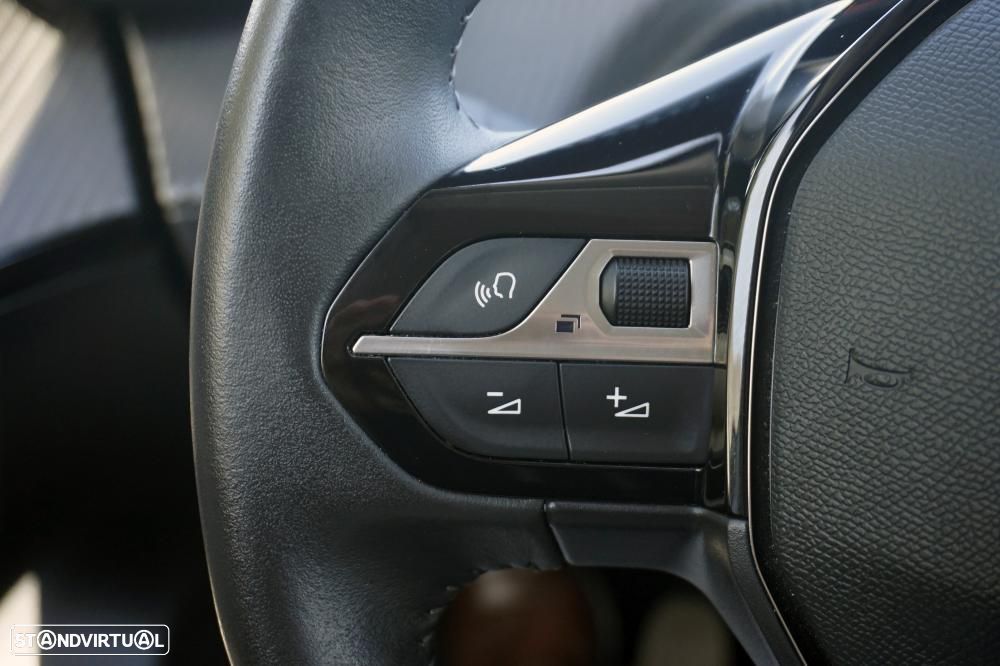 Peugeot 2008 1.2 PureTech Allure - 10