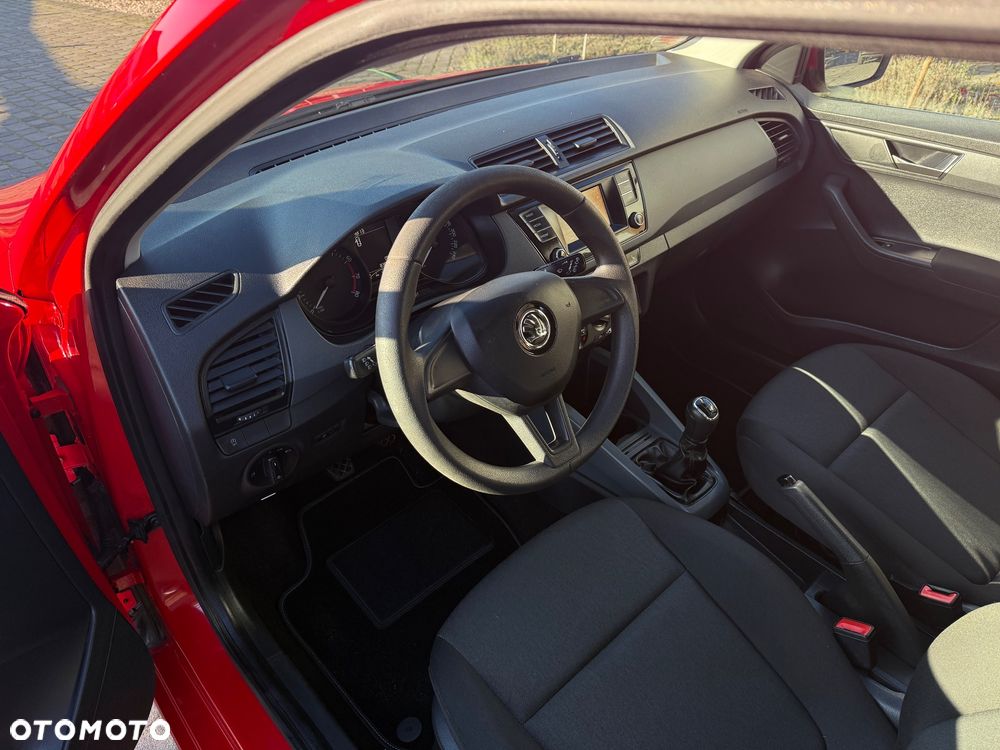 Skoda Fabia 1.0 MPI Cool Edition Red & Grey - 22