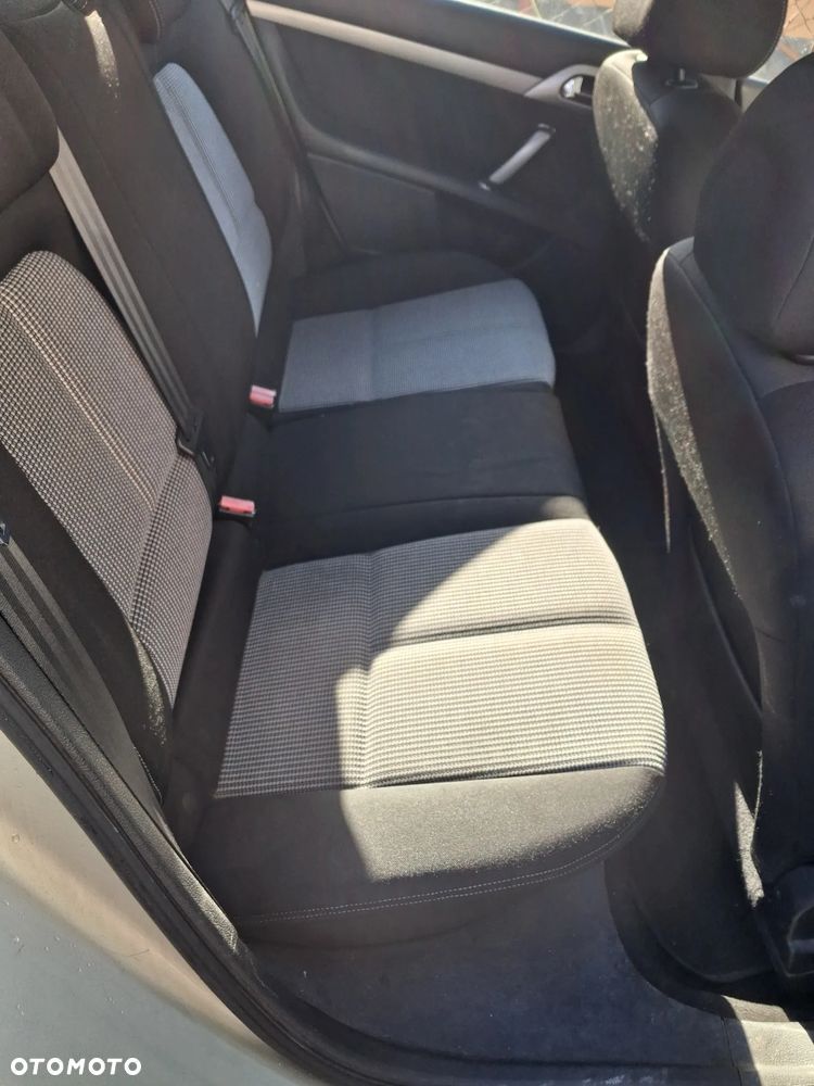 Peugeot 407 - 6