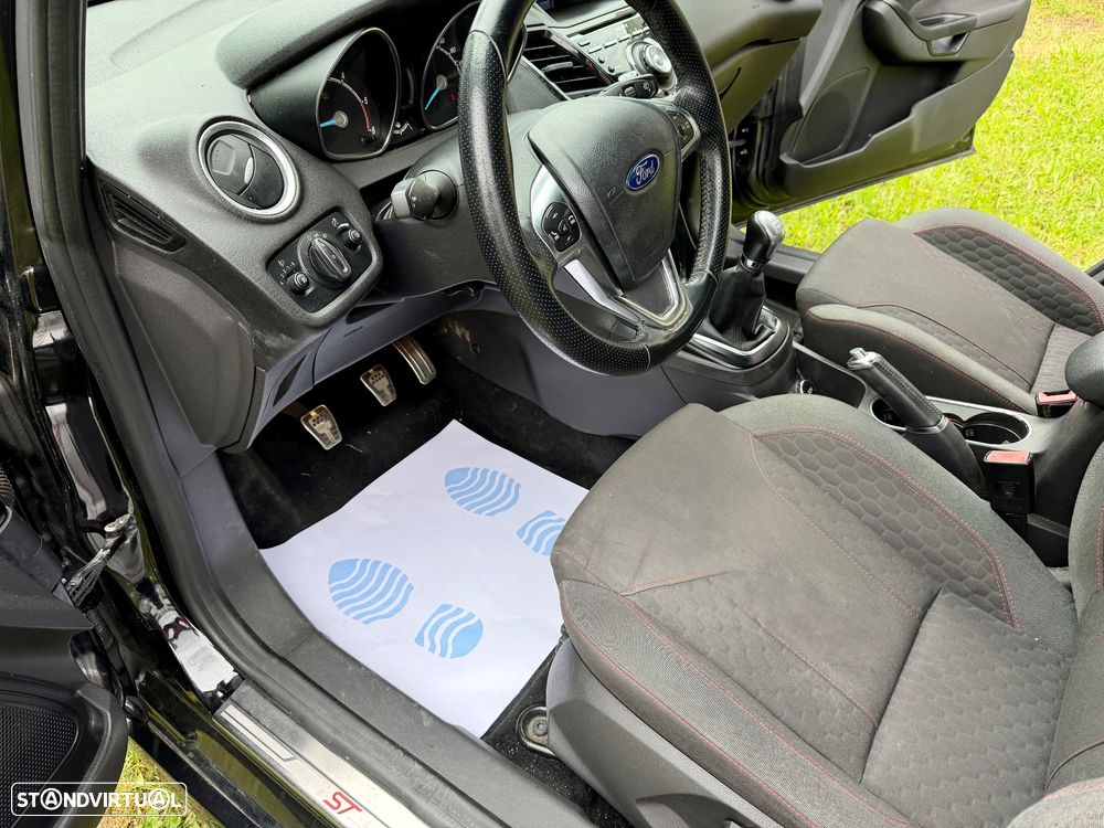 Ford Fiesta 1.5 TDCi STLine - 24