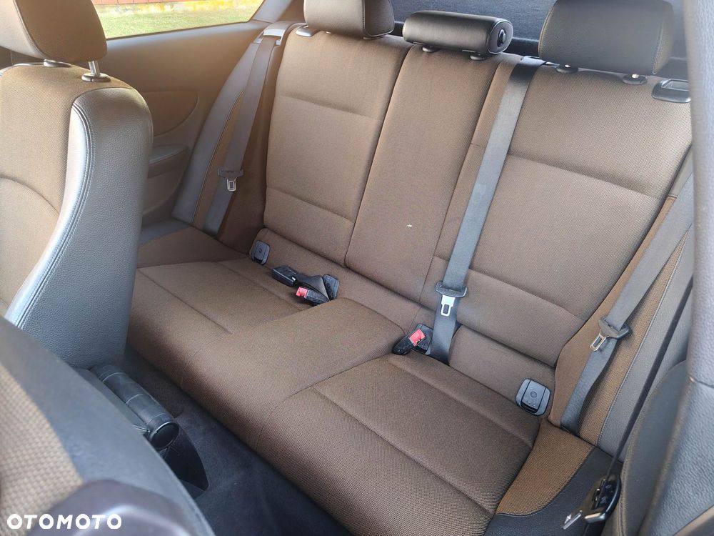 BMW Seria 1 118d DPF - 16