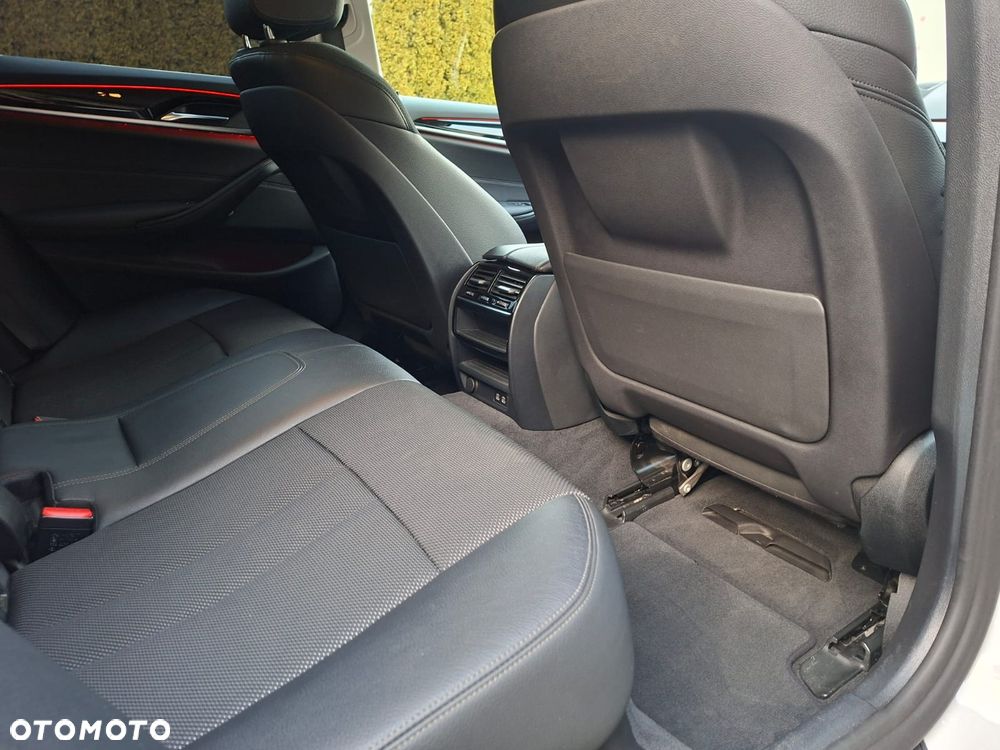 BMW Seria 5 518d Sport Line - 13