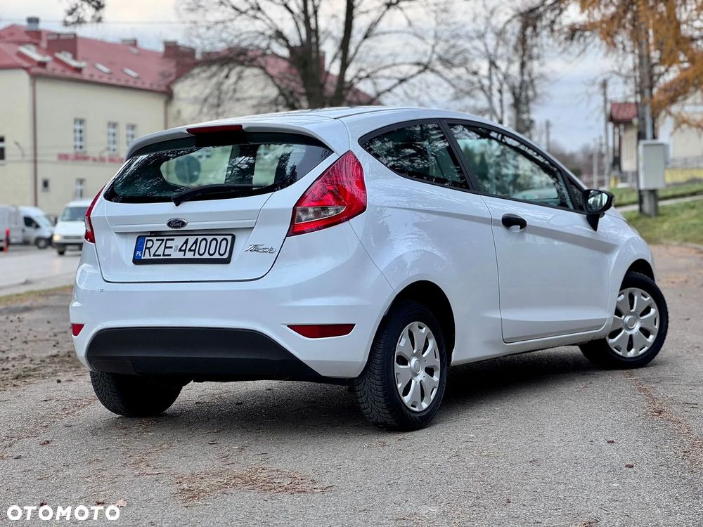 Ford Fiesta 1.4 TDCi Ambiente - 9