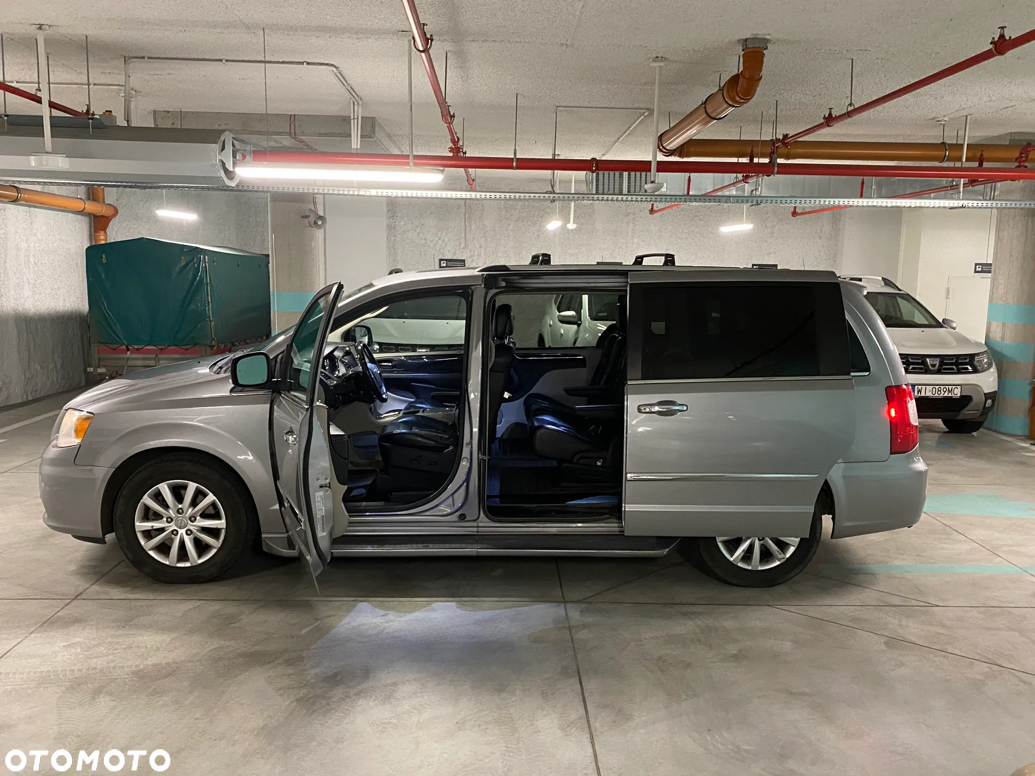 Chrysler Town & Country 3.6 Limited - 13