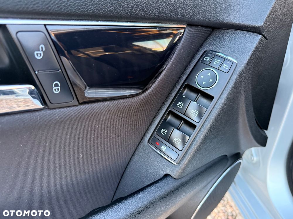 Mercedes-Benz Klasa C 220 CDI DPF Automatik Elegance - 27