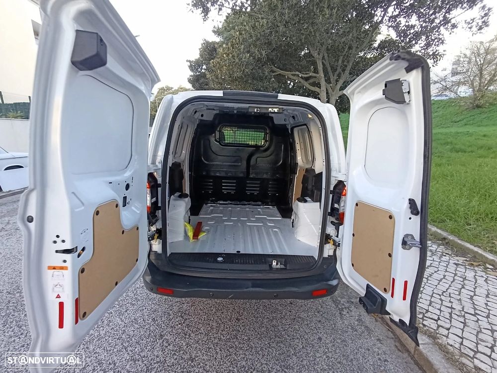 Ford Transit Courier - 20