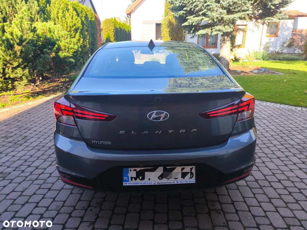 Hyundai Elantra - 10