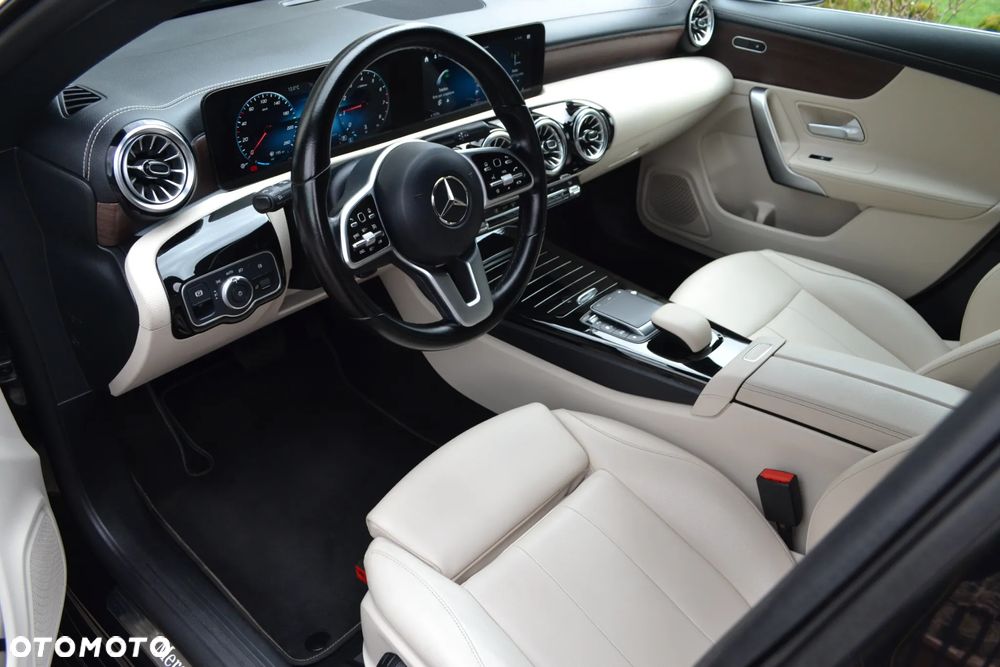 Mercedes-Benz CLA - 13