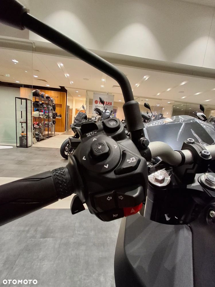 Yamaha MT - 28