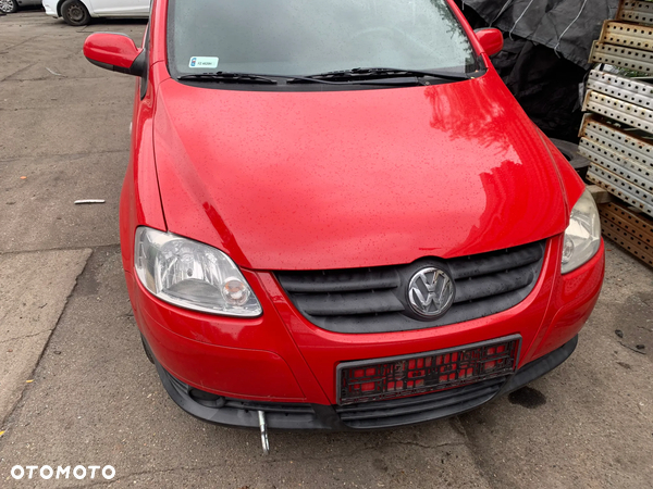 VOLKSWAGEN FOX ZDERZAK PRZEDNI LY3D