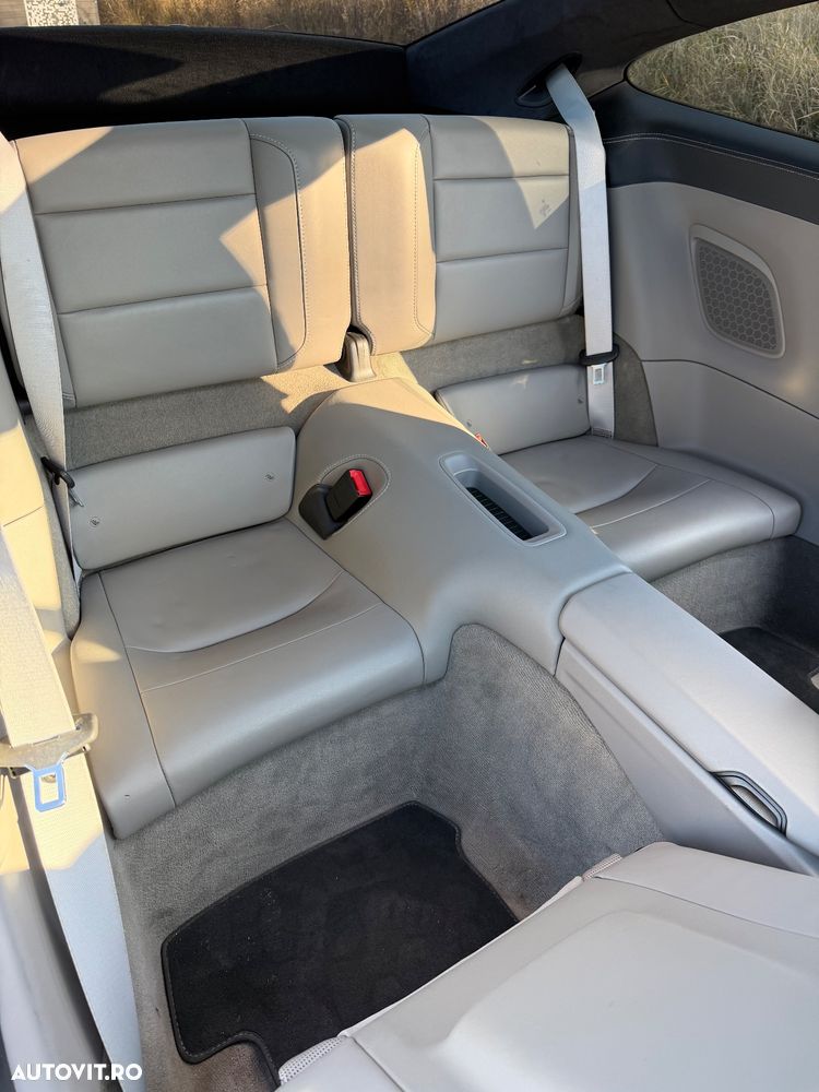 Porsche 911 Carrera 4 - 14